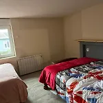 Calme, Emplacement Strategique, Proche De Toutes Commodites, De L'autoroute, Valenciennes, Lille, Belgique, Wifi, Netflix, Parking Gratuits, Lave Linge * Raismes