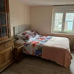 Apartament Calme, Emplacement Strategique, Proche De Toutes Commodites, De L'autoroute, Valenciennes, Lille, Belgique, Wifi, Netflix, Parking Gratuits, Lave Linge