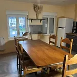 Apartament Calme, Emplacement Strategique, Proche De Toutes Commodites, De L'autoroute, Valenciennes, Lille, Belgique, Wifi, Netflix, Parking Gratuits, Lave Linge *