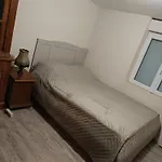 Calme, Emplacement Strategique, Proche De Toutes Commodites, De L'autoroute, Valenciennes, Lille, Belgique, Wifi, Netflix, Parking Gratuits, Lave Linge Apartament