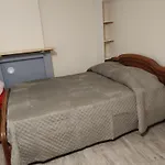 Apartament Calme, Emplacement Strategique, Proche De Toutes Commodites, De L'autoroute, Valenciennes, Lille, Belgique, Wifi, Netflix, Parking Gratuits, Lave Linge *