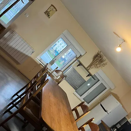 Apartment Calme, Emplacement Strategique, Proche De Toutes Commodites, De L'autoroute, Valenciennes, Lille, Belgique, Wifi, Netflix, Parking Gratuits, Lave Linge *