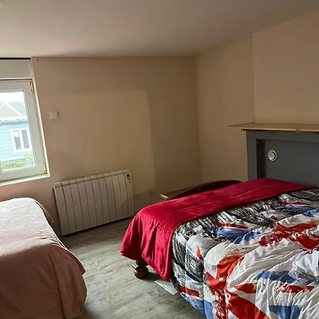 Calme, Frais A Louer, Nouvellement Repeint, Emplacement Strategique, Proche De Toutes Commodites, De L'autoroute, Valenciennes, Lille, Belgique, Wifi, Netflix, Parking Gratuits * Raismes