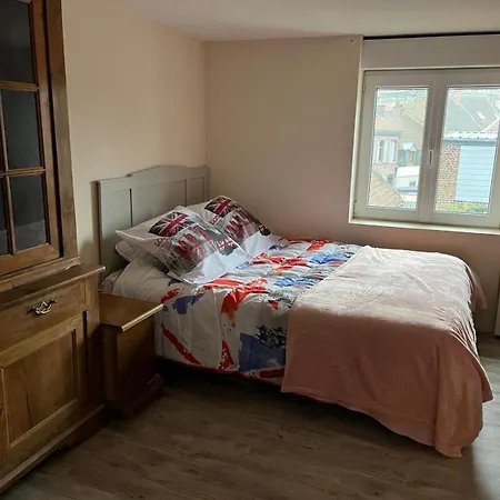 Appartement Calme, Frais A Louer, Nouvellement Repeint, Emplacement Strategique, Proche De Toutes Commodites, De L'autoroute, Valenciennes, Lille, Belgique, Wifi, Netflix, Parking Gratuits