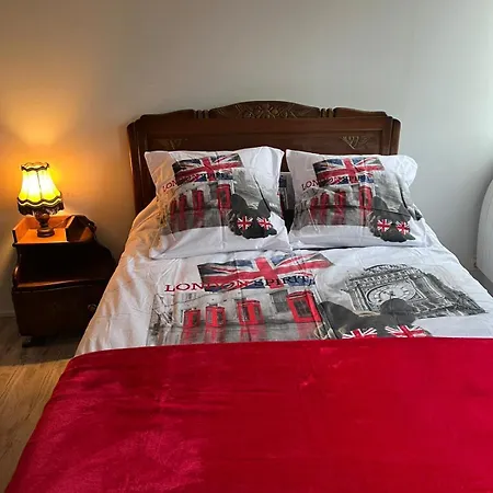 Apartment Calme, Emplacement Strategique, Proche De Toutes Commodites, De L'autoroute, Valenciennes, Lille, Belgique, Wifi, Netflix, Parking Gratuits, Lave Linge *