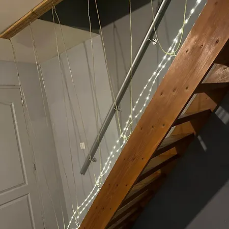 Calme, Frais A Louer, Emplacement Strategique, Proche De Toutes Commodites, De L'autoroute, Valenciennes, Lille, Belgique, Wifi, Netflix, Parking Gratuits Apartment *