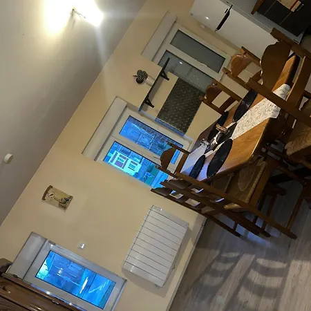 Calme, Frais A Louer, Nouvellement Repeint, Emplacement Strategique, Proche De Toutes Commodites, De L'autoroute, Valenciennes, Lille, Belgique, Wifi, Netflix, Parking Gratuits *