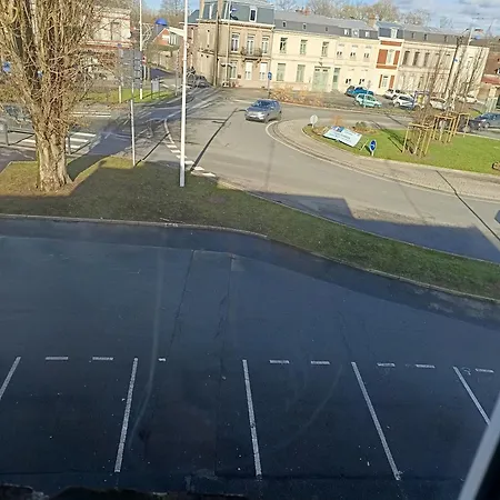 Calme, Frais à Louer, Nouvellement Repeint, Emplacement Stratégique, Proche De Toutes Commodités, De L'autoroute, Valenciennes, Lille, Belgique, Wifi, Netflix, Parking Gratuits Raismes