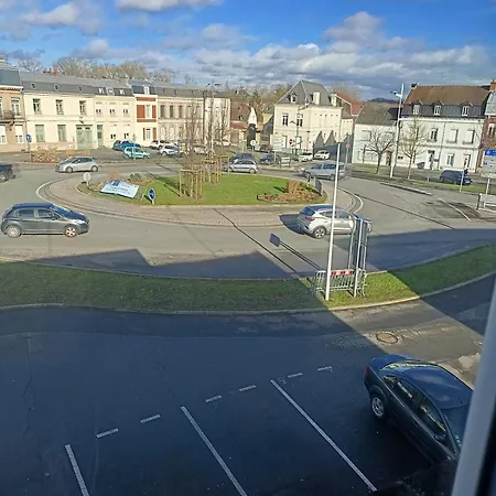 Calme, Frais A Louer, Emplacement Strategique, Proche De Toutes Commodites, De L'autoroute, Valenciennes, Lille, Belgique, Wifi, Netflix, Parking Gratuits Apartment *