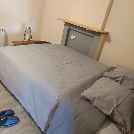 Appartement Calme, Frais à Louer, Nouvellement Repeint, Emplacement Stratégique, Proche De Toutes Commodités, De L'autoroute, Valenciennes, Lille, Belgique, Wifi, Netflix, Parking Gratuits *