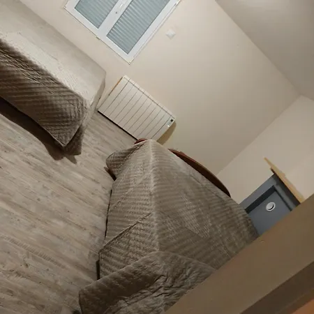 Calme, Emplacement Strategique, Proche De Toutes Commodites, De L'autoroute, Valenciennes, Lille, Belgique, Wifi, Netflix, Parking Gratuits, Lave Linge 아파트 Raismes