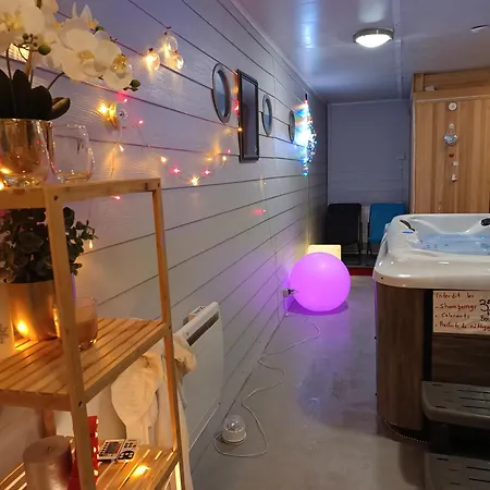 Calme, Frais A Louer, Nouvellement Repeint, Emplacement Strategique, Proche De Toutes Commodites, De L'autoroute, Valenciennes, Lille, Belgique, Wifi, Netflix, Parking Gratuits