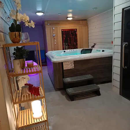 Calme, Frais A Louer, Nouvellement Repeint, Emplacement Strategique, Proche De Toutes Commodites, De L'autoroute, Valenciennes, Lille, Belgique, Wifi, Netflix, Parking Gratuits Appartement *